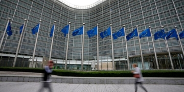 Η ΕΕ εξετάζει ενιαία όρια ηλικίας για τα social media – Πιέσεις από Γαλλία, Ελλάδα και Δανία