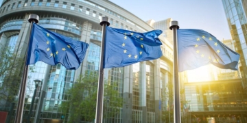 Η Ευρωπαϊκή Ένωση παρατείνει την υποδοχή ουκρανών προσφύγων, αποκλείει τους άνδρες σε στρατεύσιμη ηλικία
