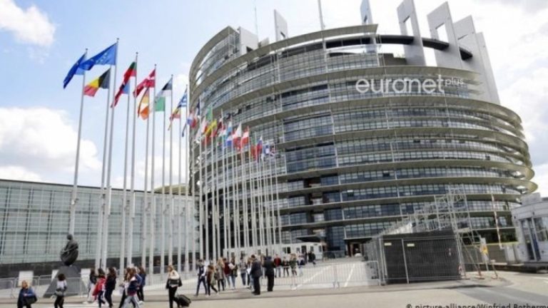 Η Ευρωπαϊκή Επιτροπή εγκρίνει νέα πρότυπα υποβολής εκθέσεων βιωσιμότητας