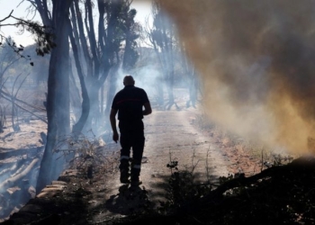 Η Ευρώπη στις φλόγες: Από τη Μεσόγειο έως τη Σκανδιναβία, το καλοκαίρι που αλλάζει τον χάρτη των μεγα-πυρκαγιών