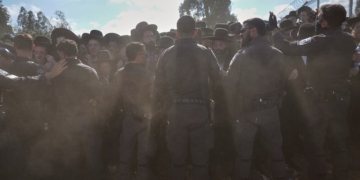 Ιερουσαλήμ: Υπερορθόδοξοι επιτέθηκαν σε στρατιώτες του IDF και αστυνομικούς – Νέα ένταση για τη στράτευση των Χαρεντί