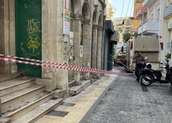Ηράκλειο: Αποκολλήθηκαν τμήματα από ιστορικό κτίριο στο κέντρο