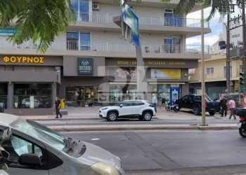 Ηράκλειο: Απορριμματοφόρο «ξήλωσε» πινακίδα στη λεωφόρο Δημοκρατίας
