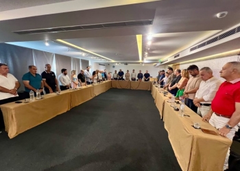 Ηράκλειο: Ενός λεπτού σιγή στη μνήμη της Βάγιας Νέστορα στη σύσκεψη στελεχών της ΝΔ με τον Λ. Αυγενάκη