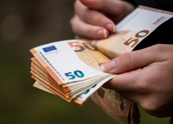 Ηράκλειο: Πώς τα… βρεγμένα χαρτονομίσματα αποκάλυψαν τους κλέφτες των 12.000 ευρώ