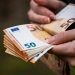 Ηράκλειο: Πώς τα… βρεγμένα χαρτονομίσματα αποκάλυψαν τους κλέφτες των 12.000 ευρώ