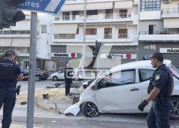 Ηράκλειο: Τροχαίο με το… καλημέρα – Αυτοκίνητο «καρφώθηκε» σε κολόνα