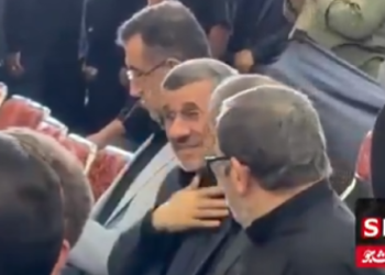 Ιράν: Εμφάνιση Αχμαντινετζάν στην κρατική τηλεόραση μετά τις αναφορές ότι κρατείται από τους Φρουρούς