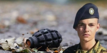 «Ήρθαμε, αλλά εσύ λείπεις» Η σπαρακτική ανάρτηση του πατέρα του Ραφαήλ που σκοτώθηκε από χειροβομβίδα στη Ρόδο