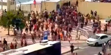Ισπανία: Η κυβέρνηση στέλνει στρατό στη Θέουτα μετά τη μαζική είσοδο μεταναστών από το Μαρόκο - Ένας νεκρός