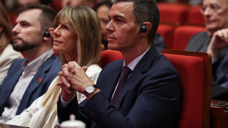 Ισπανία: Σε δίκη για διαφθορά η σύζυγος του Σάντσεθ – Αίρεται η απαγόρευση εξόδου από τη χώρα