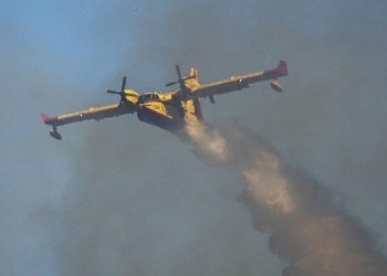 Ισπανία: Τα δύο ελληνικά Canadair μάχονται με τις φλόγες - Δείτε βίντεο
