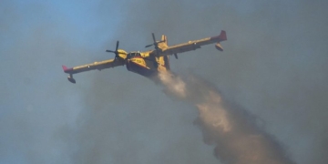 Ισπανία: Τα δύο ελληνικά Canadair μάχονται με τις φλόγες - Δείτε βίντεο
