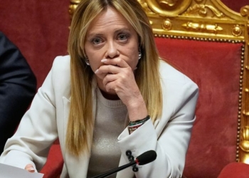 Ιταλία: Διαψεύδουν σενάρια παραίτησης οι συνεργάτες της Μελόνι, μετά την ήττα στη Βουλή