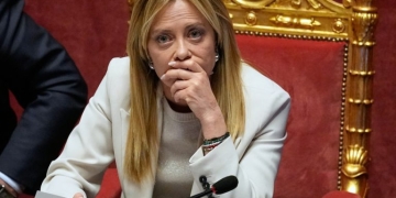 Ιταλία: Διαψεύδουν σενάρια παραίτησης οι συνεργάτες της Μελόνι, μετά την ήττα στη Βουλή
