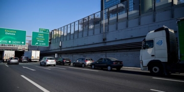 Καθυστερήσεις στην Αττική Οδό λόγω σύγκρουσης οχημάτων