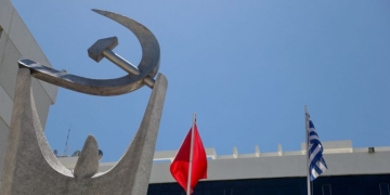 ΚΚΕ για τον θάνατο του εγκαυματία στον Ασπρόπυργο: «Ως εδώ! Όχι άλλα Τέμπη, όχι άλλες Βιολάντες»