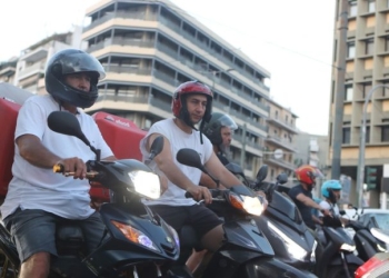 «Κόκκινη κάρτα» από τους διανομείς φαγητού: Στάση εργασίας στην Αθήνα την ώρα του τελικού του Μουντιάλ - Βίντεο