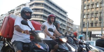 «Κόκκινη κάρτα» από τους διανομείς φαγητού: Στάση εργασίας στην Αθήνα την ώρα του τελικού του Μουντιάλ - Βίντεο
