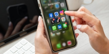 Κομισιόν: Ηλικιακοί περιορισμοί στα social media για τα παιδιά στην ΕΕ