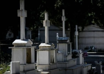 Κρήτη: Ήθελε να πουλήσει οικογενειακό τάφο, αλλά ο αγοραστής ήταν… αστυνομικός!