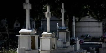 Κρήτη: Ήθελε να πουλήσει οικογενειακό τάφο, αλλά ο αγοραστής ήταν… αστυνομικός!