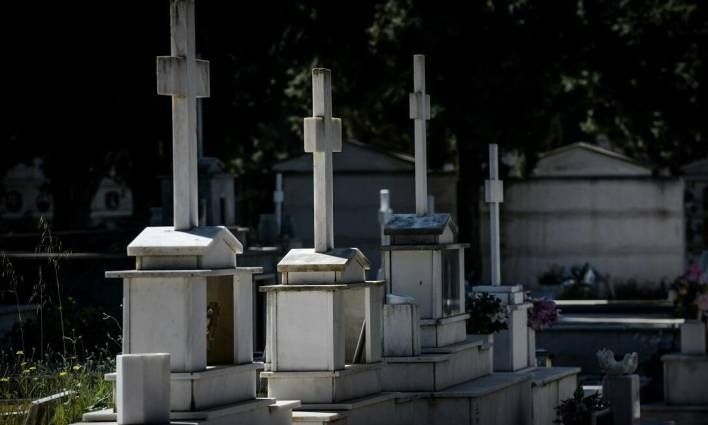 Κρήτη: Ήθελε να πουλήσει οικογενειακό τάφο, αλλά ο αγοραστής ήταν… αστυνομικός!