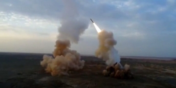 «Κρυφτείτε αμέσως»: Το IRGC προειδοποιεί πολίτες του Κόλπου για χτυπήματα σε κατοικημένες περιοχές