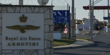 Κύπρος: Συνελήφθη Αζέρος για κατασκοπεία υπέρ των Φρουρών της Επανάστασης – Παρακολουθούσε τη βάση στο Ακρωτήρι