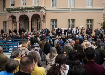 Λέσβος: Διαμαρτυρία κτηνοτρόφων έξω από το Λιμεναρχείο Μυτιλήνης – Στο επίκεντρο οι διώξεις για τις κινητοποιήσεις