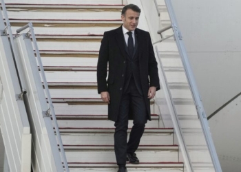 Μακρόν: Έφτασε στη Συρία σε μία «ιστορική» επίσκεψη για τη χώρα