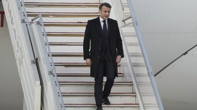 Mακρόν για καταστροφικές πυρκαγιές: Θα ανοικοδομήσουμε, θα είμαστε παρόντες για όσο χρειαστεί