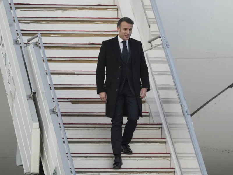 Mακρόν για καταστροφικές πυρκαγιές: Θα ανοικοδομήσουμε, θα είμαστε παρόντες