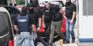 Marfin: Απολογούνται σήμερα οι δύο 42χρονοι - Στη βρετανική δικαιοσύνη η 46χρονη