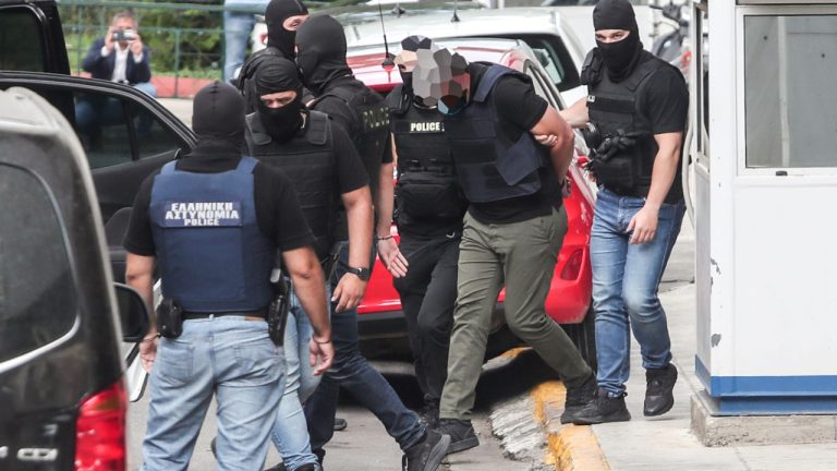 Marfin: Απολογούνται σήμερα οι δύο 42χρονοι - Στη βρετανική δικαιοσύνη η 46χρονη