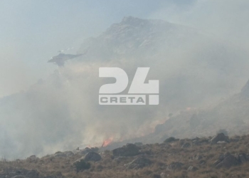 Μεγάλη φωτιά στο Μελιδοχώρι Ηρακλείου: Μήνυμα από το 112 για εκκένωση δύο περιοχών – Στη «μάχη» 11 εναέρια