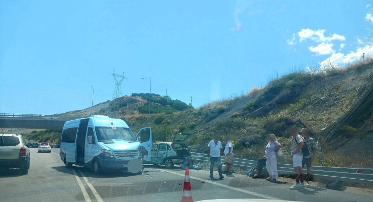 Μεσαρά: Τροχαίο στον κόμβο της Αγίας Βαρβάρας – Στο νοσοκομείο ένα άτομο