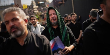 Μοτζτάμπα Χαμενεΐ: Γιατί είναι απών από την κηδεία του πατέρα του - Και γιατί πρέπει να πάψει να είναι απών από το Ιράν