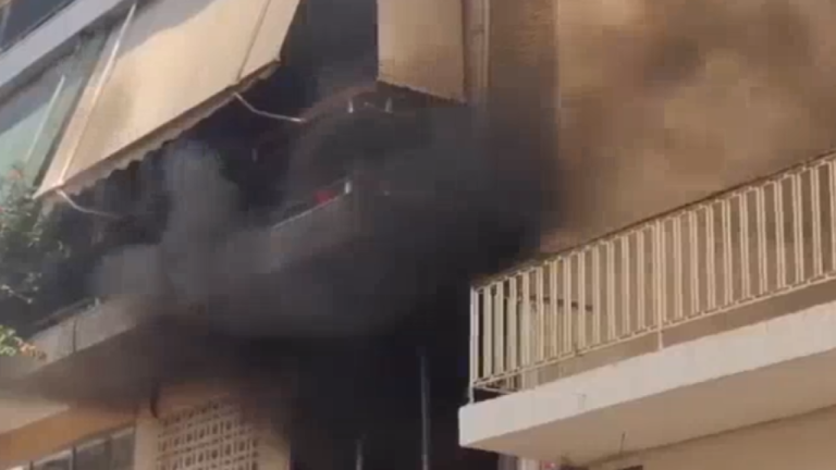 Νέος Κόσμος: Φωτιά σε ηλεκτρολογείο αυτοκινήτων - Ισχυρές δυνάμεις στο σημείο (Δείτε βίντεο)