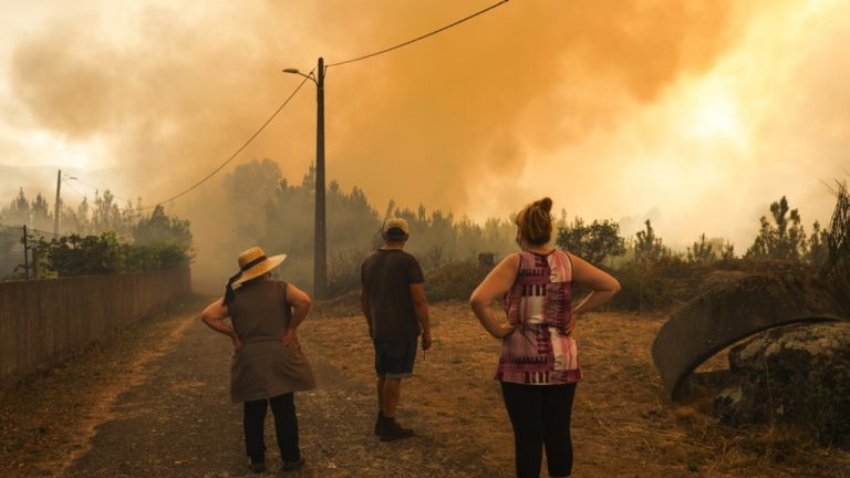 Νότια Ευρώπη: Μάχη με τις φλόγες σε Γαλλία, Ισπανία, Πορτογαλία