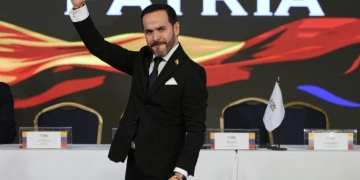 Ο Πέτρο αμφισβητεί τη νομιμοποίηση του νέου εκλεγμένου προέδρου της άκρας δεξιάς στην Κολομβία