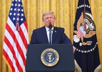 Ο Τραμπ απαιτεί να ανακληθούν οι άδειες σε NBC και ABC γιατί δεν μετέδωσαν απευθείας το διάγγελμα για την Κίνα