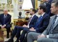 Ο Τραμπ επεξεργάζεται κλιμάκωση των επιχειρήσεων, την ώρα που δηλώνει ότι το Ιράν σοβαρεύεται