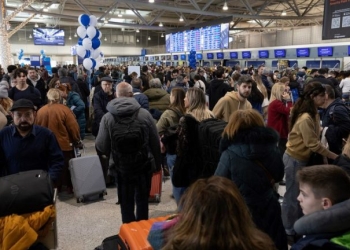 Οι καθυστερήσεις πτήσεων στα ελληνικά αεροδρόμια στο επίκεντρο ευρείας σύσκεψης των εμπλεκομένων φορέων