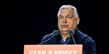 Ουγγαρία: Έφοδος της εισαγγελίας στα γραφεία του κόμματος του Όρμπαν
