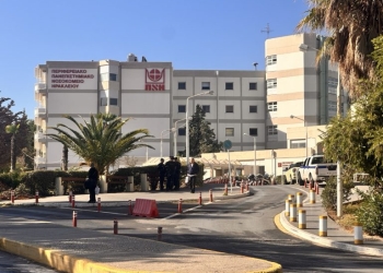 ΠΑΓΝΗ: Φωτιά σε ανελκυστήρα ακαθάρτων – Καταγγέλλουν προβλήματα στον πυροσβεστικό εξοπλισμό του νοσοκομείου
