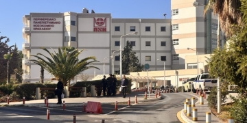 ΠΑΓΝΗ: Φωτιά σε ανελκυστήρα ακαθάρτων – Καταγγέλλουν προβλήματα στον πυροσβεστικό εξοπλισμό του νοσοκομείου