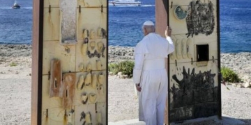 Πάπας: Mήνυμα υπέρ των μεταναστών από τη Λαμπεντούζα
