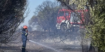 Παραμένουν δυνάμεις στα Φαβριανά – Πολύ υψηλός κίνδυνος πυρκαγιάς σήμερα στην Κρήτη