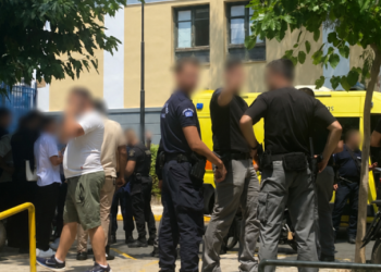 Παράσυρση και εγκατάλειψη έξω από τα δικαστήρια της Ευελπίδων – Στο ΚΑΤ τραυματίας Ρομά